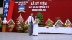 Em Vũ Thị Kiều Thu cựu học sinh lớp 12A2 năm học 2012-2013 nhận bằng tốt nghiệp THPT
