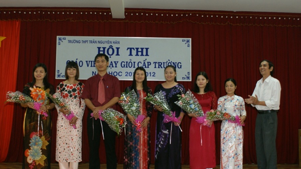 Hội thi giáo viên dạy giỏi cấp trường năm học 2011 - 2012