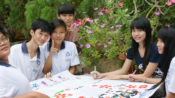 Cuộc thi làm báo tường chào mừng ngày Nhà giáo Việt Nam! 