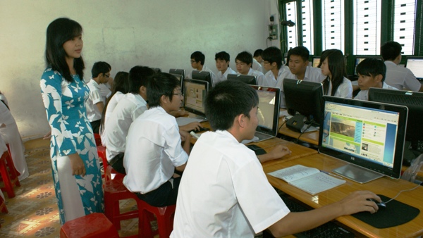 Học sinh trường THPT Trần Nguyên Hãn tổ chức bầu chọn cho Vịnh Hạ Long