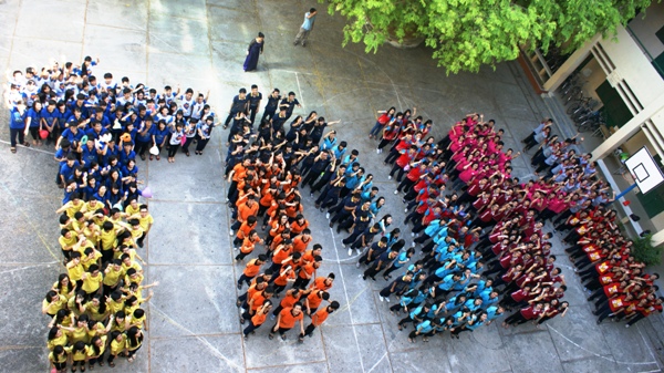                        Tặng các em lớp 12 Trường THPT Trần Nguyên Hãn.