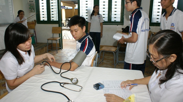 Trường THPT Trần Nguyên Hãn tổ chức khám sức khỏe cho học sinh toàn trường