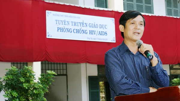 TRƯỜNG THPT TRẦN NGUYÊN HÃN TỔ CHỨC TUYÊN TRUYỀN GIÁO DỤC PHÒNG CHỐNG HIV/AIDS