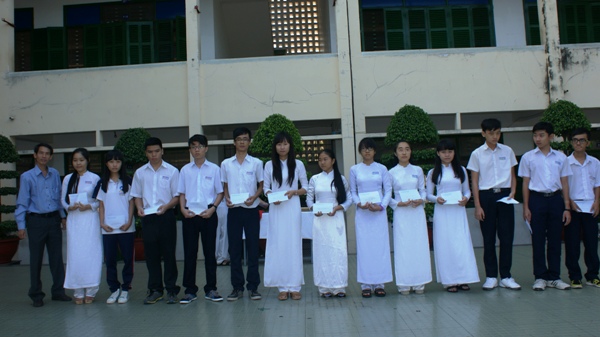Học sinh trường THPT Trần Nguyên Hãn đạt thành tích trong kì thi học sinh giỏi Olympic lớp 10,11.